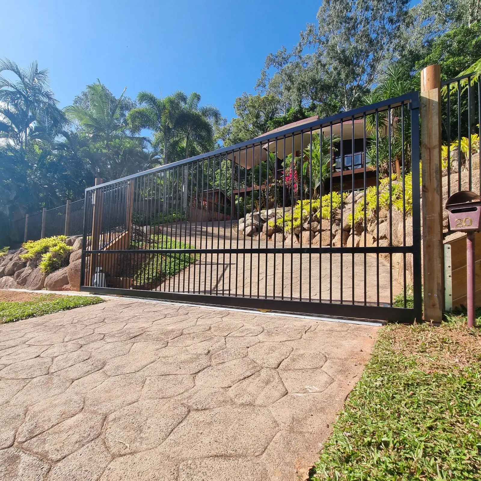 Black flat-top aluminium electric sliding gate