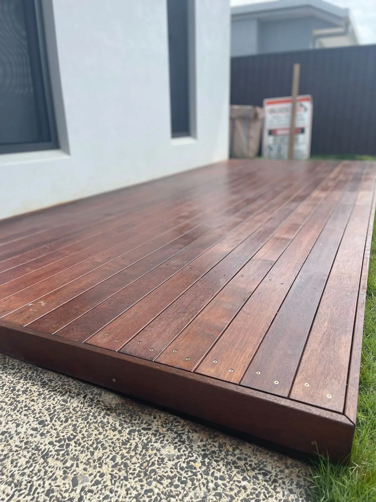 Oiled hardwood deck with picture-frame edge